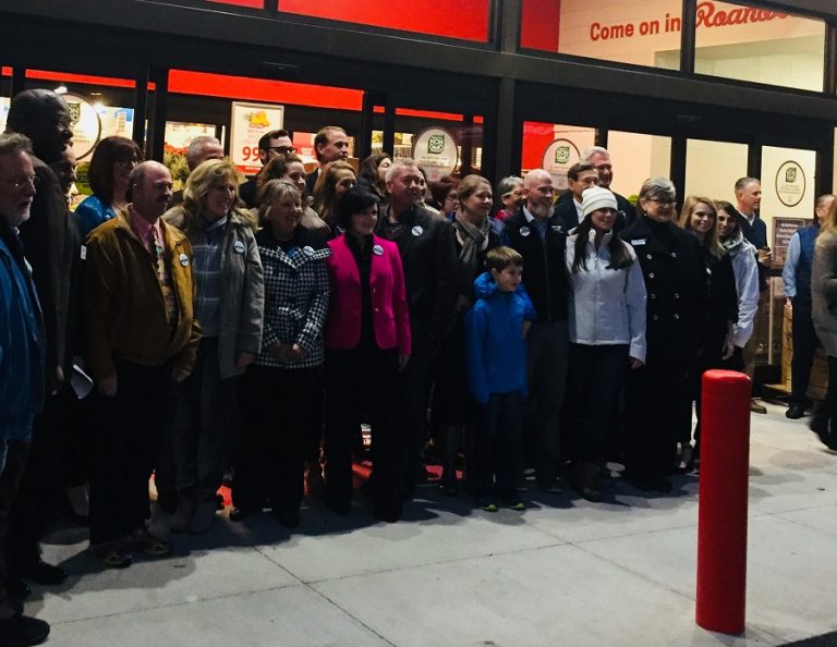 Earth Fare Ribbon Cutting