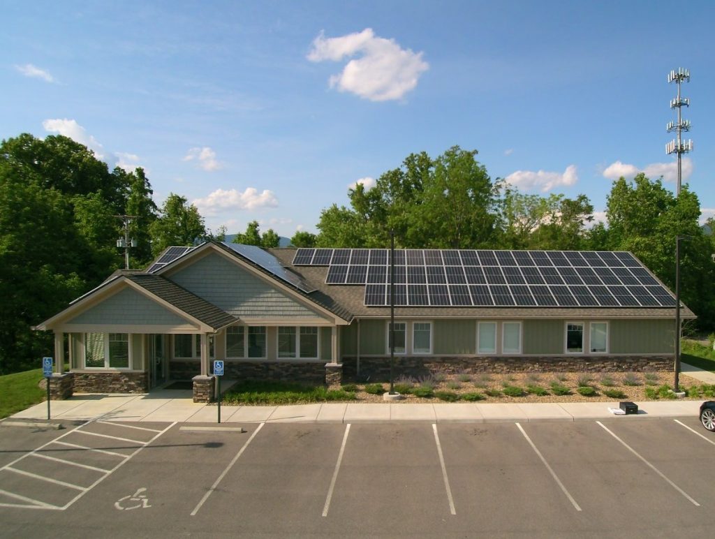 Up on the roof: Sun powers Vinton dentist's practice | News/Talk 960-AM