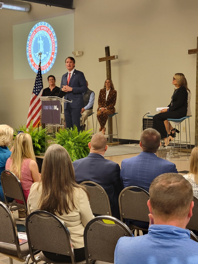 Governor Glenn Youngkin in Roanoke 2