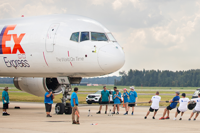 plane pull fedex